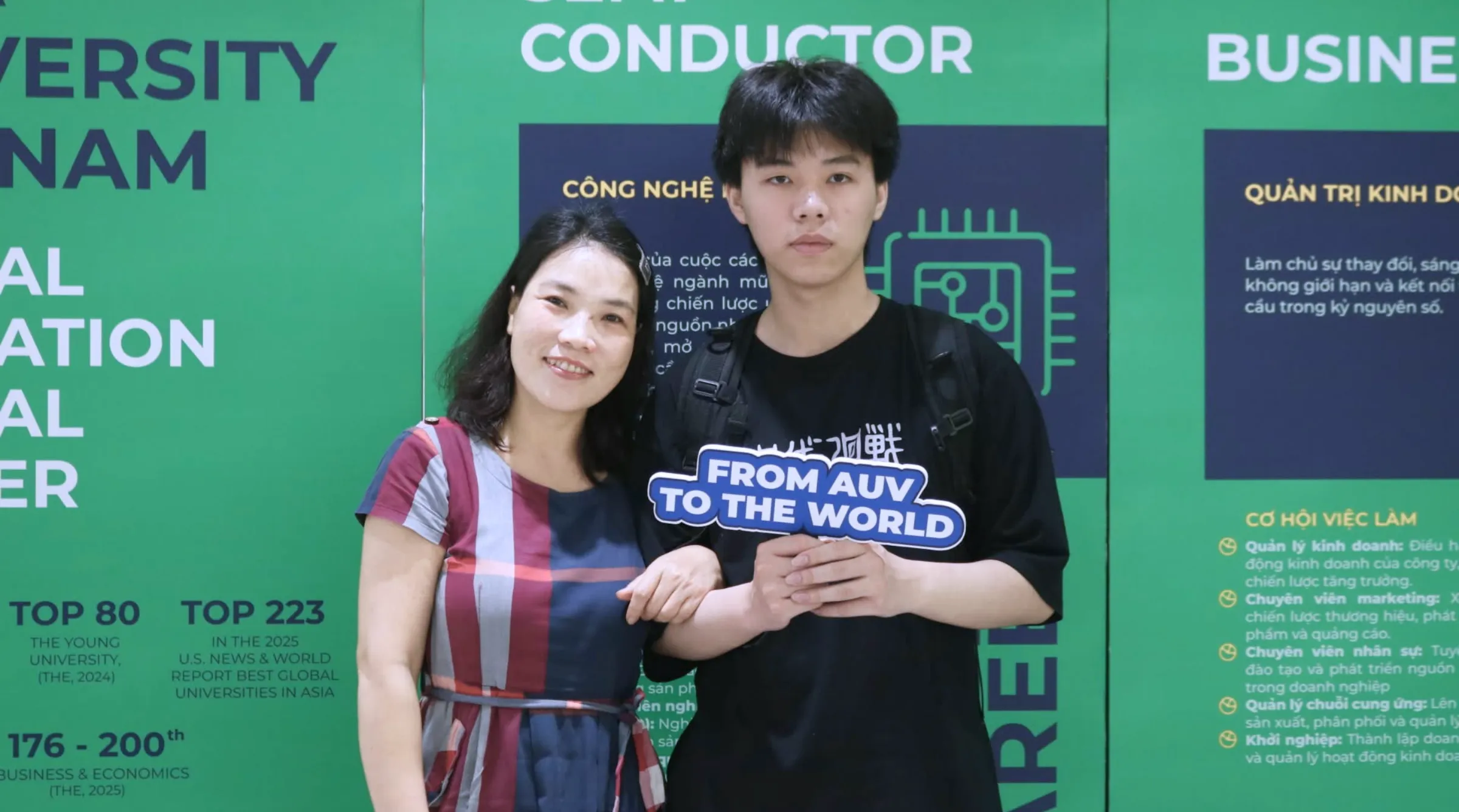 Nhiều gia đình lựa chọn lưu lại những khoảnh khắc ý nghĩa sau khi tham dự sự kiện Asia Vietnam