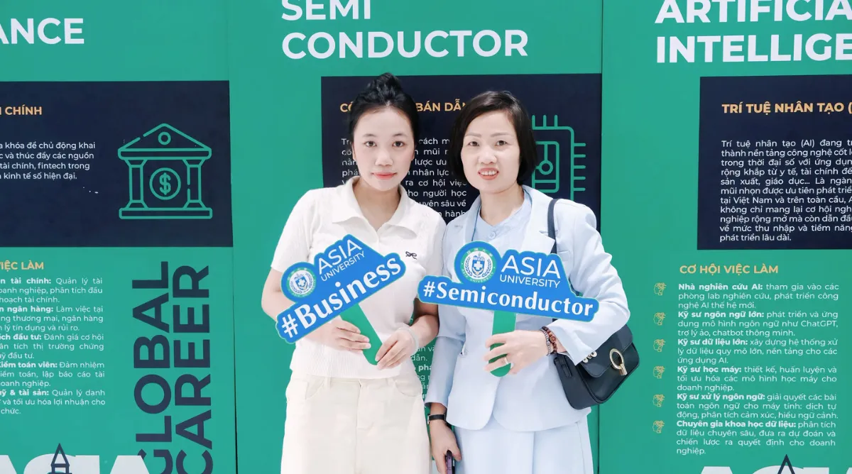 Mai Chi cùng mẹ tham dự "Asia University Program Next Gen Day" để trực tiếp tìm hiểu ngành học và lộ trình đào tạo.