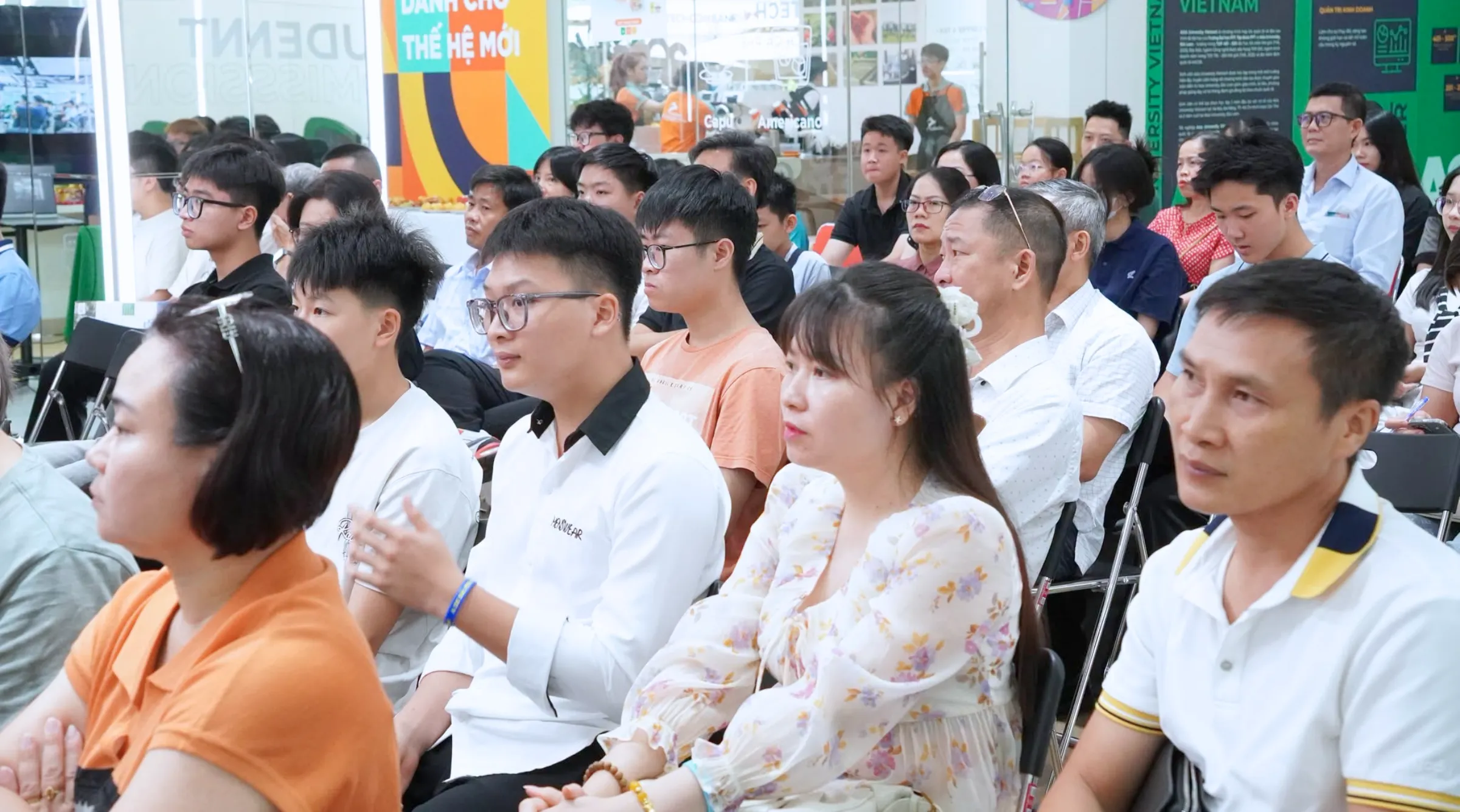 Phụ huynh và học sinh tham dự Info Day "Asia University Vietnam Next Gen Day", tìm hiểu thông tin về chương trình đào tạo và chính sách học bổng Asia Vietnam 2026