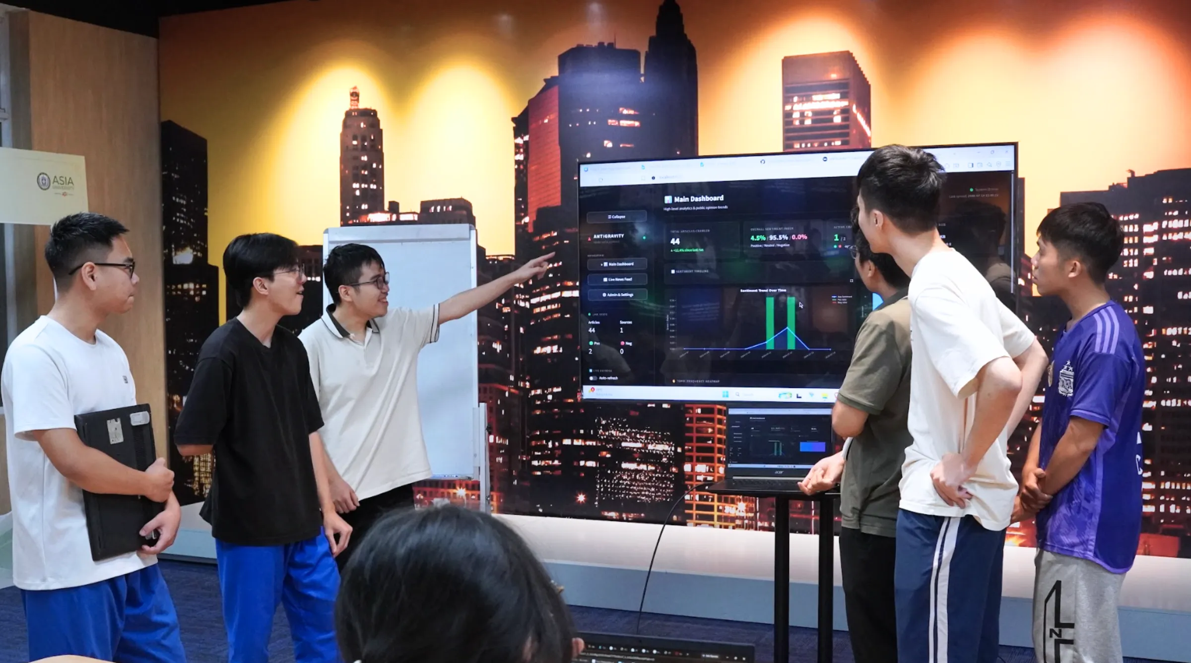 Sinh viên trực tiếp vận hành thử các tính năng của website, tiếp nhận phản hồi và xác định những nội dung cần cải tiến trong giai đoạn tiếp theo.
