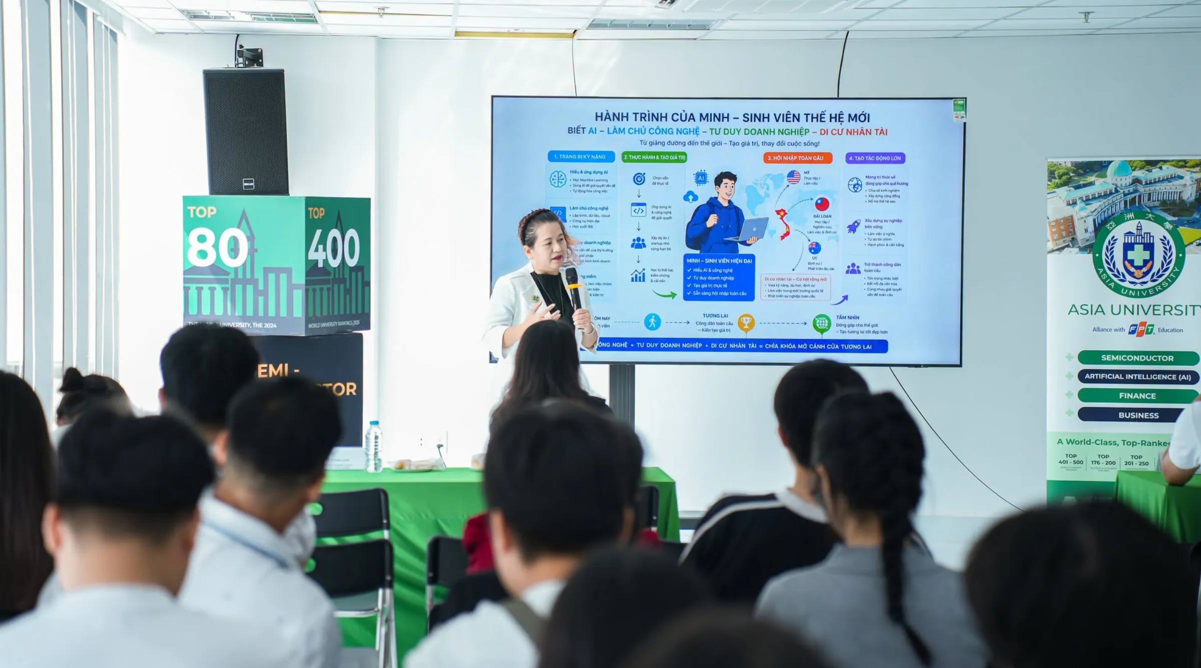Học sinh, phụ huynh hoàn thiện lựa chọn đại học tại “Asia University Vietnam Next Gen Day”