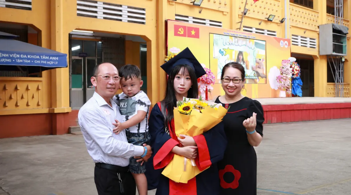 Ba mẹ là chỗ dựa vững chắc, luôn đồng hành cùng Minh Anh trong mọi quyết định học tập.