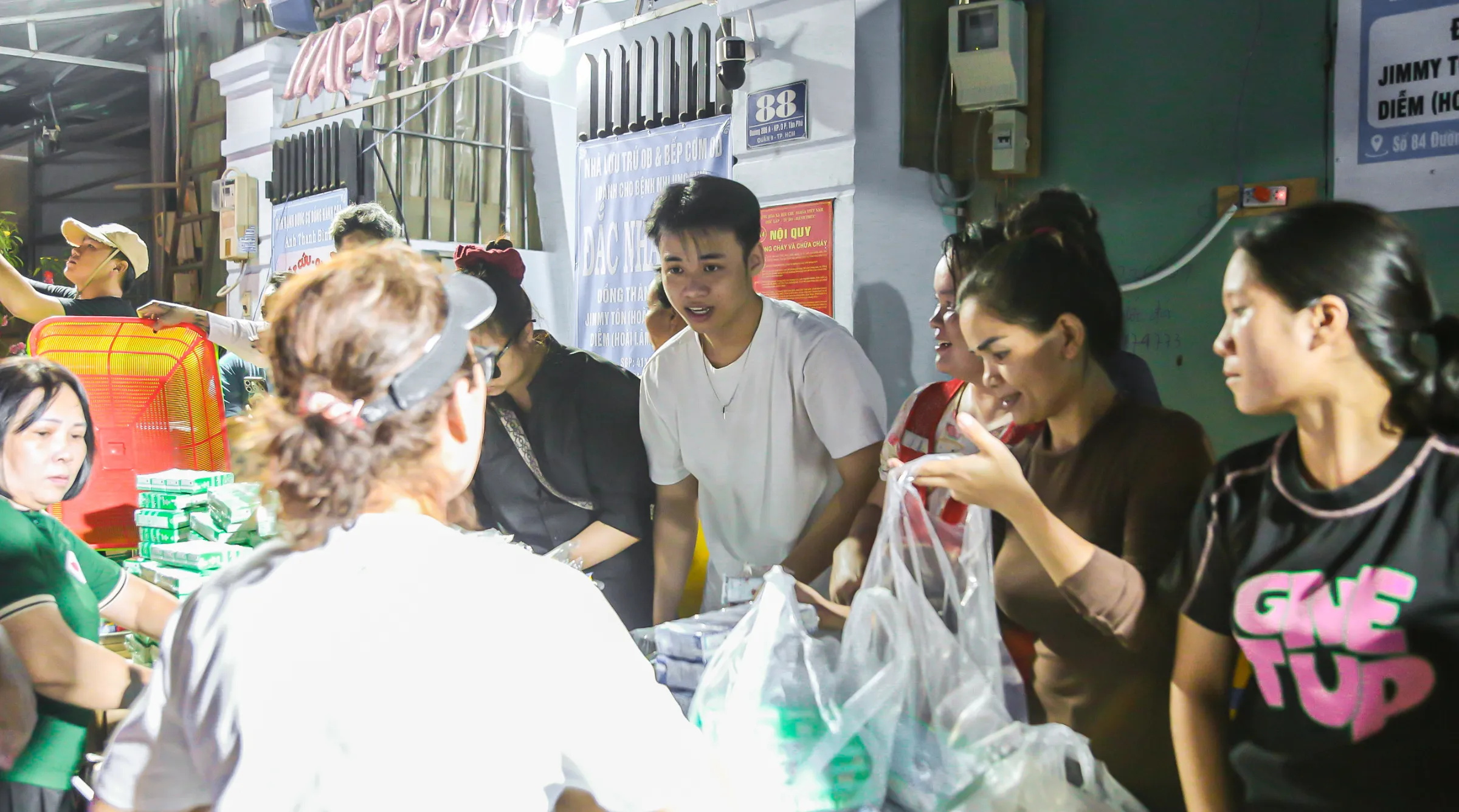 Những phần quà được chuẩn bị từ sự chung tay của sinh viên Asia University Program trong mùa Trung Thu năm nay.
