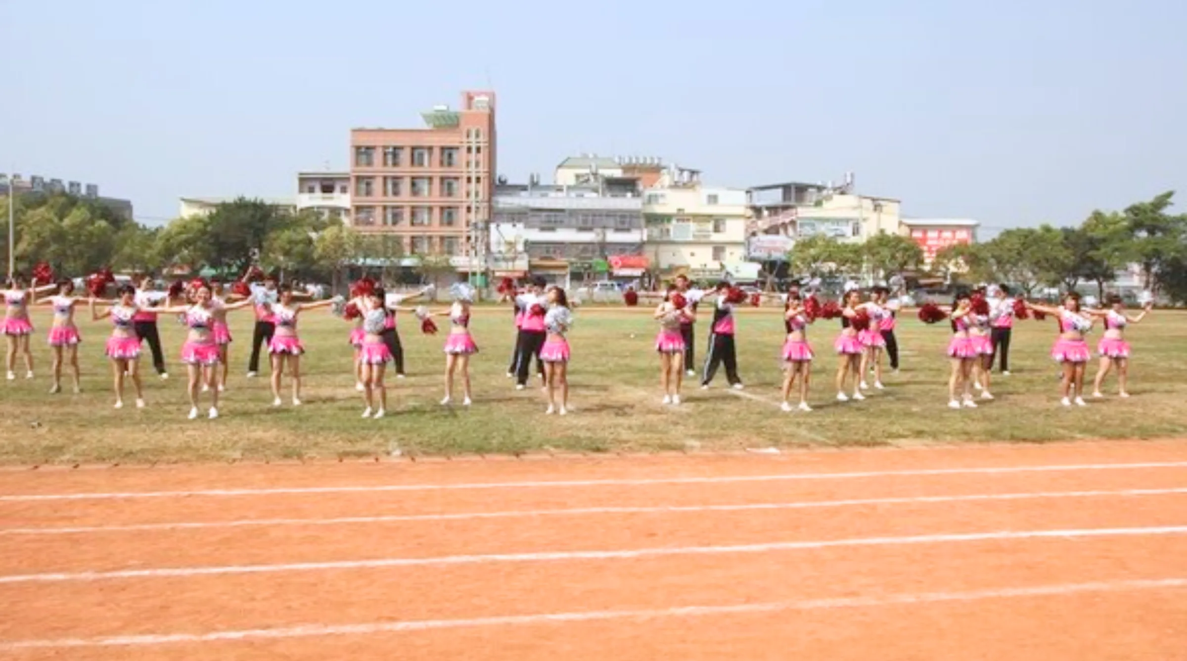 Hệ thống sân tennis, sân bóng chuyền và các khu vực thể thao ngoài trời tại Asia University