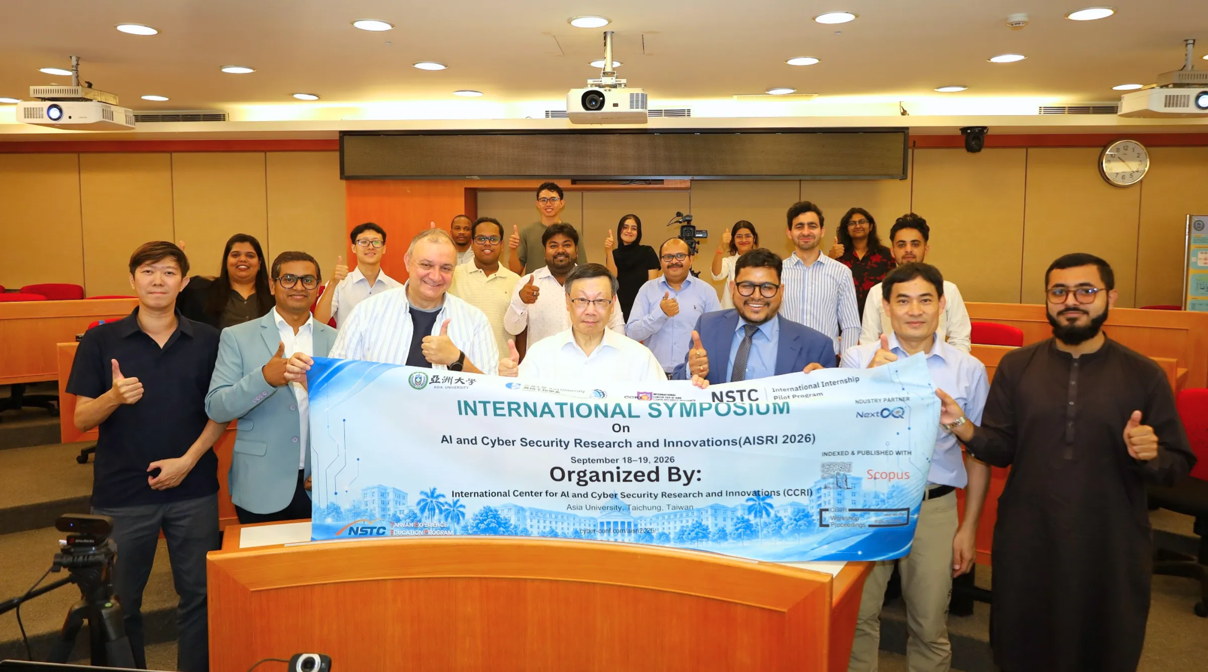 Lãnh đạo Asia University cùng các học giả quốc tế tại AISRI 2026, thể hiện sự kết nối giữa nghiên cứu AI và cộng đồng khoa học toàn cầu