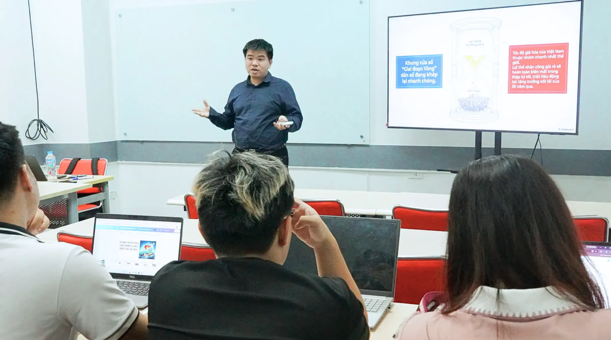Sinh viên ngành Quản trị kinh doanh tại Asia University Program được tiếp cận các bài toán thực tế, kết hợp kiến thức quản trị với công nghệ và dữ liệu trong quá trình học tập