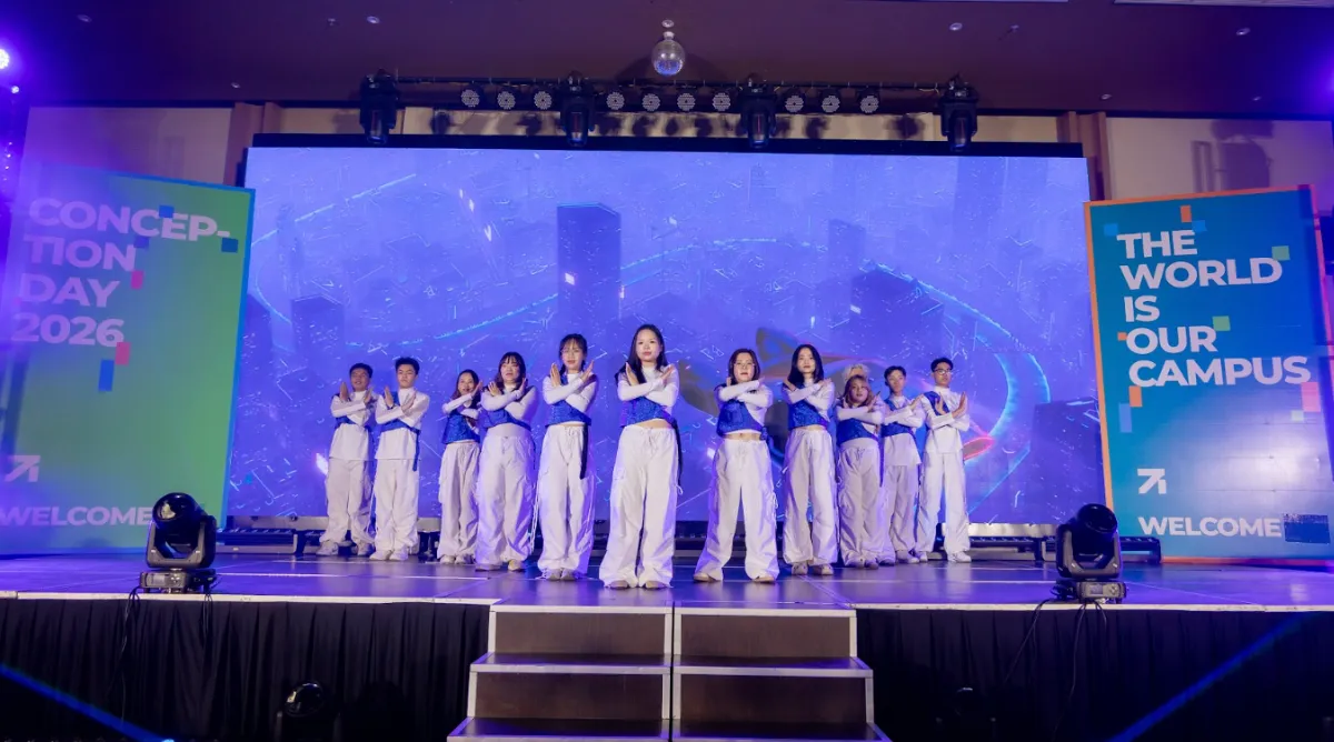 Tại TP. Hồ Chí Minh, “Brilliant Beginnings” tiếp nối tinh thần chào đón năm học mới với sự tham gia của cán bộ, giảng viên và sinh viên. Màn trình diễn tạo nên sự kết nối giữa nhiều thành viên trong cộng đồng Asia University Program, đồng thời truyền tải thông điệp về một khởi đầu mới với sự tự tin, chủ động và tinh thần sẵn sàng khám phá.