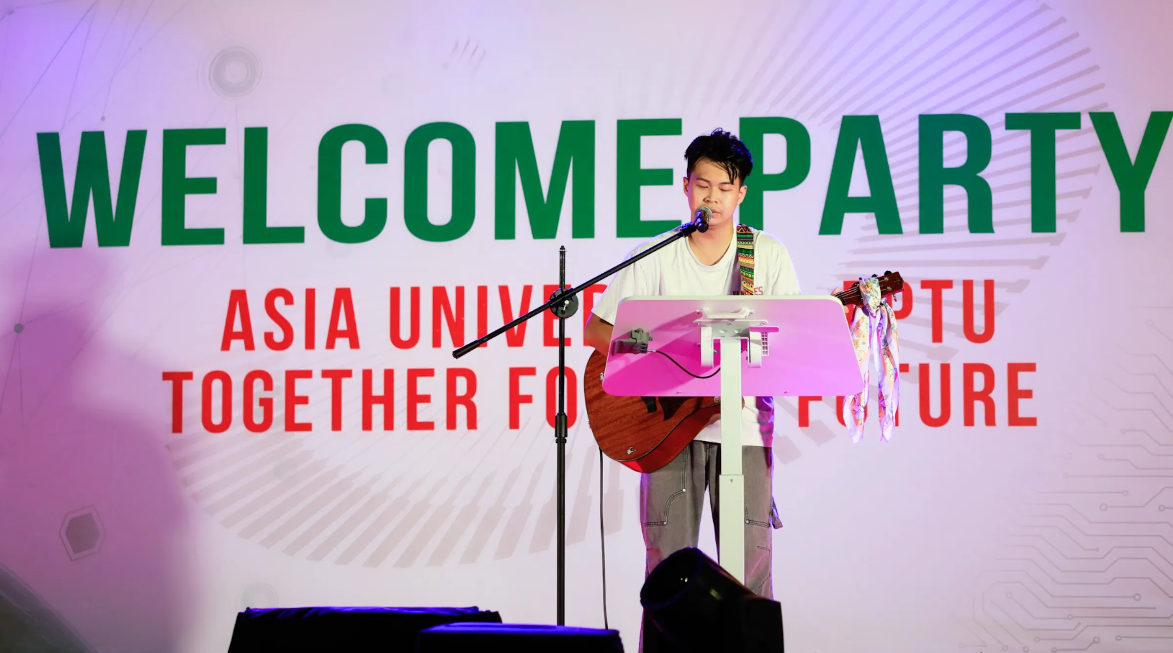 Thành viên Melodic Rhythms biểu diễn trong chương trình Welcome Party Asia University, Đài Loan (Trung Quốc), đánh dấu những khoảnh khắc kết nối và trải nghiệm đáng nhớ trong đời sống sinh viên