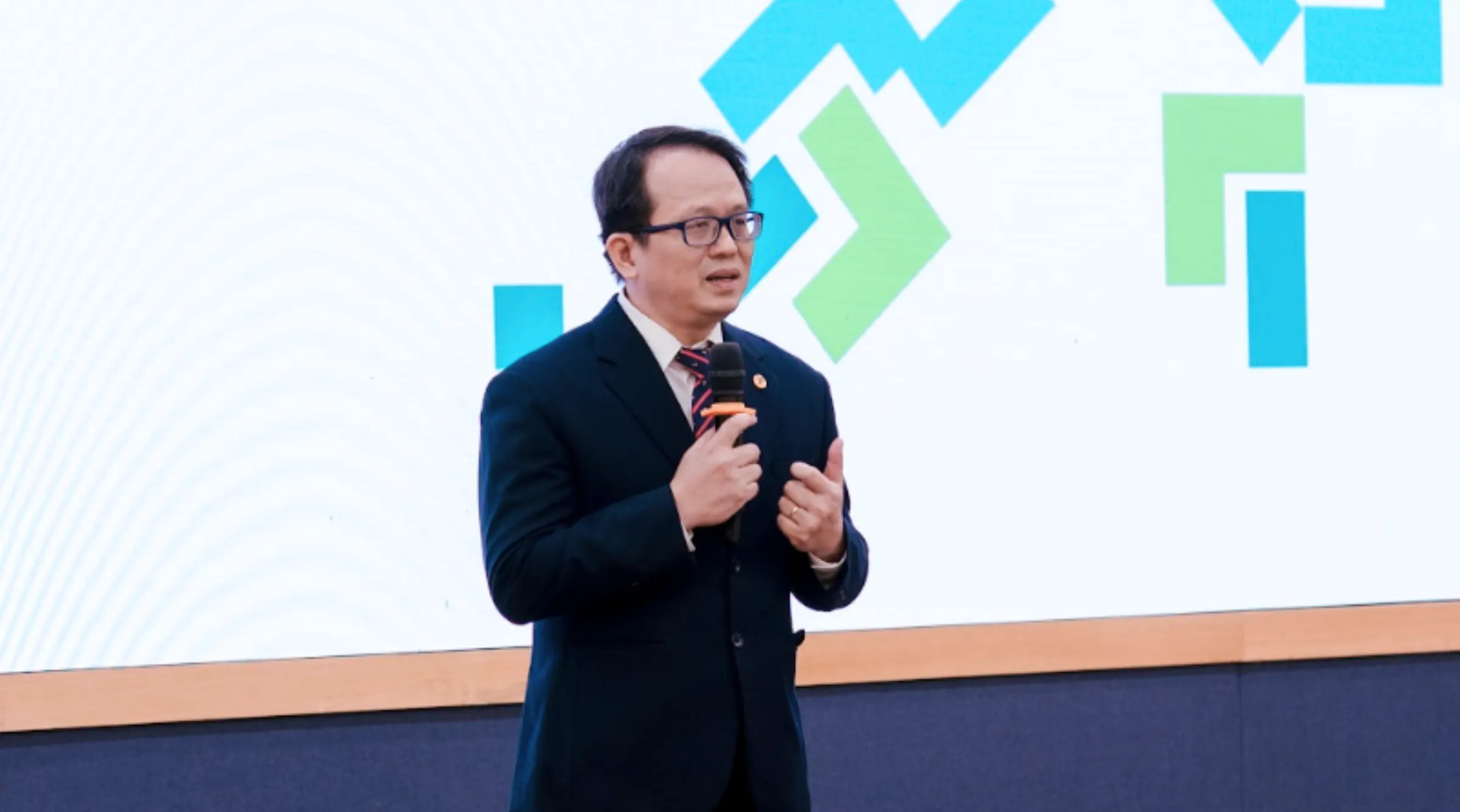 TS. Hoàng Việt Hà chia sẻ thông điệp “The World is Our Campus” và những kỳ vọng dành cho tân sinh viên tại Conception Day 2026