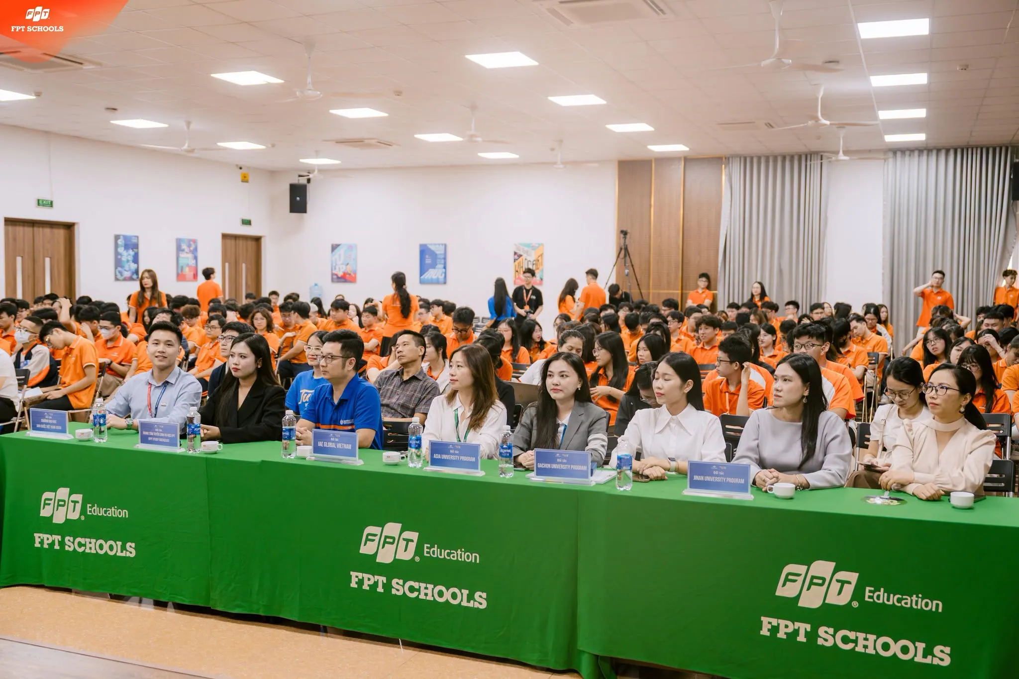 Asia University Program cùng các đơn vị giáo dục khác kết nối với học sinh Trường THPT FPT Tây Hà Nội tại Ngày hội Hướng nghiệp - Du học Chances & Challenges 2026.