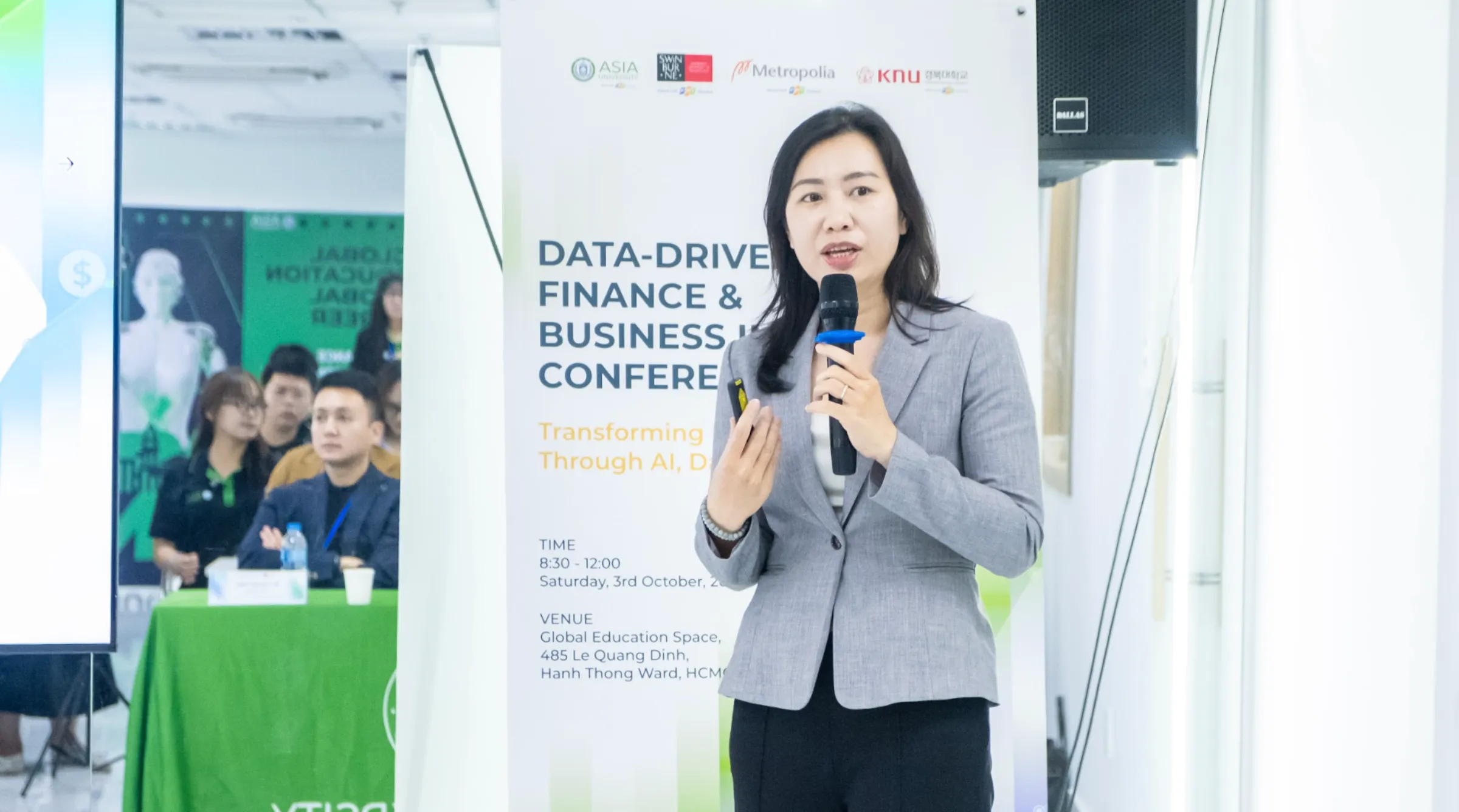 Từ kinh nghiệm phát triển kinh doanh, bà Nguyễn Thị Xuân Thảo - Trưởng phòng Phát triển Kinh doanh tại BOHO Corporation nhấn mạnh rằng doanh thu hay hợp đồng đã ký chưa phản ánh toàn bộ hiệu quả của một thương vụ. Quan trọng hơn là doanh nghiệp có thực sự thu được tiền và duy trì được dòng tiền hay không. “Một bảng dữ liệu cho bạn những con số, nhưng quan sát thực tế mới có thể mang đến những cảnh báo sớm”, bà Nguyễn Thị Xuân Thảo kết luận.