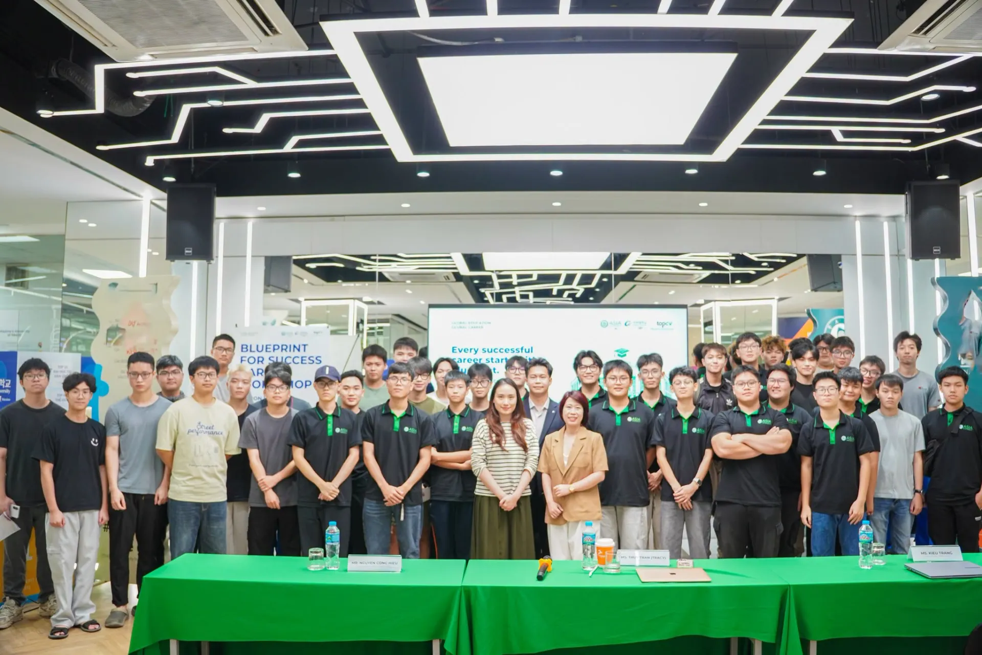 Chinh phục nhà tuyển dụng cùng sinh viên Asia University Program tại "Blueprint for Success"