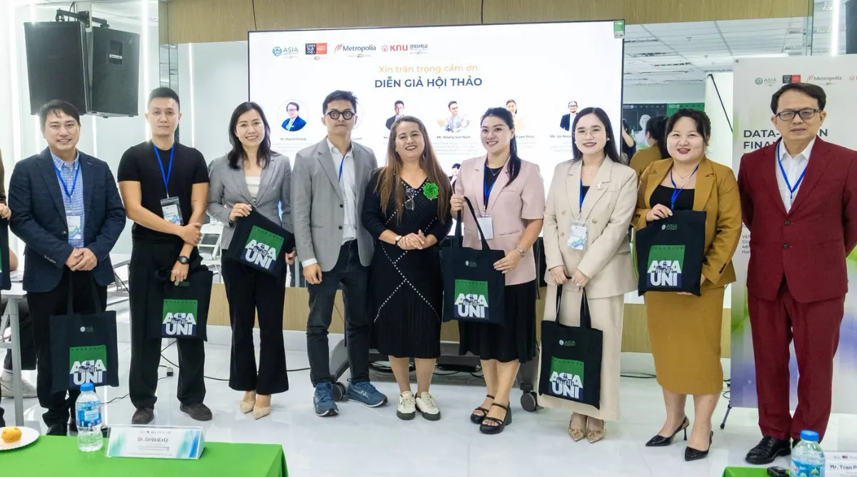 Ông Trần Phú Thiện cùng các diễn giả tham dự "Data-Driven Finance & Business Intelligence Conference 2026" do Asia University Program tổ chức.