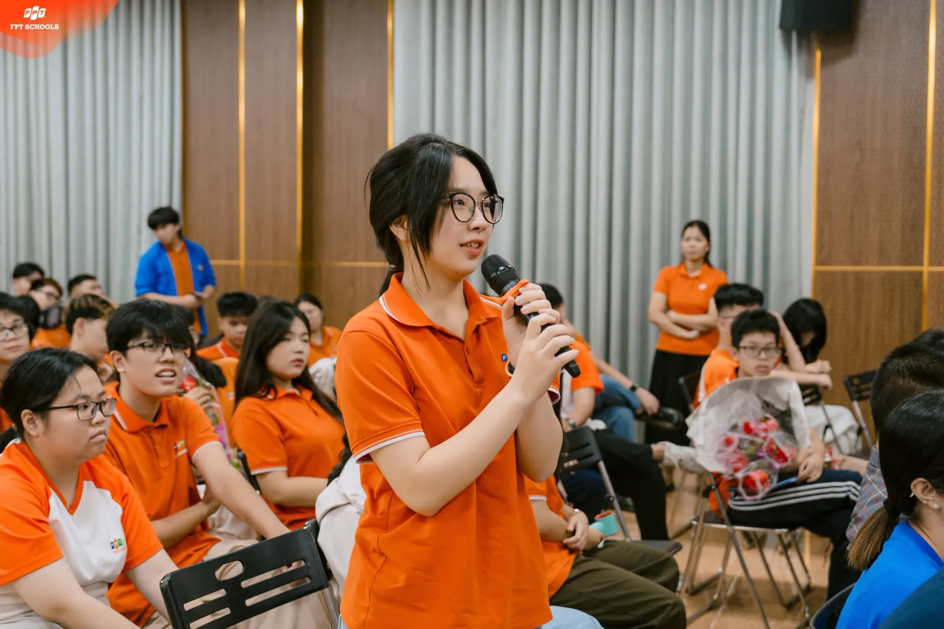 Học sinh Trường THPT FPT Tây Hà Nội trực tiếp đặt câu hỏi và trao đổi về ngành học, lộ trình đại học tại Chances & Challenges 2026.