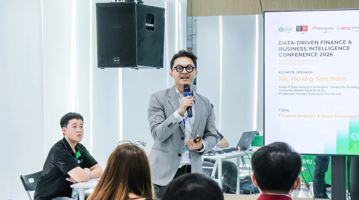 Theo ông Nam, một quyết định lệch không nhất thiết bắt đầu từ dữ liệu sai. Nó có thể bắt đầu từ việc chọn đúng dữ liệu nhưng chỉ chọn phần thuận lợi cho kết luận mong muốn.