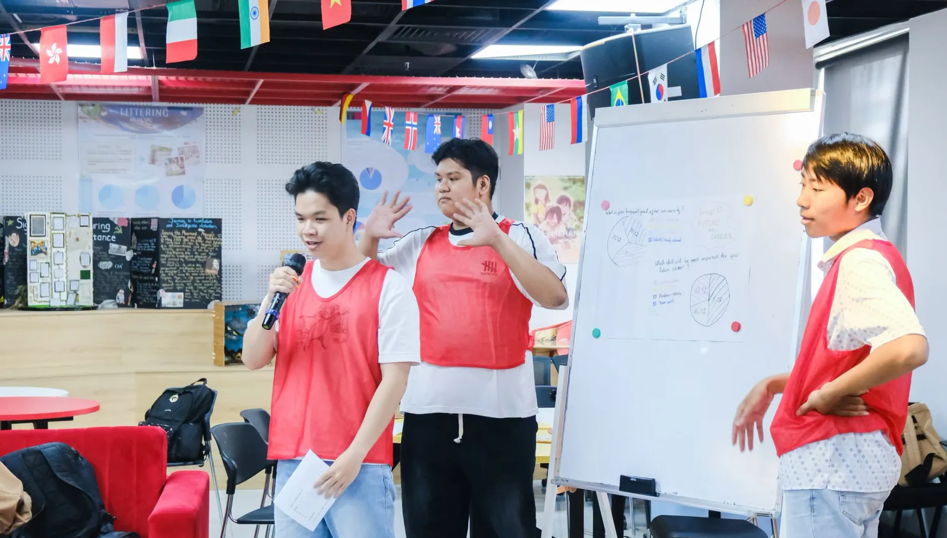Sau một tháng học tập, tân sinh viên Asia University Program có những thay đổi gì?