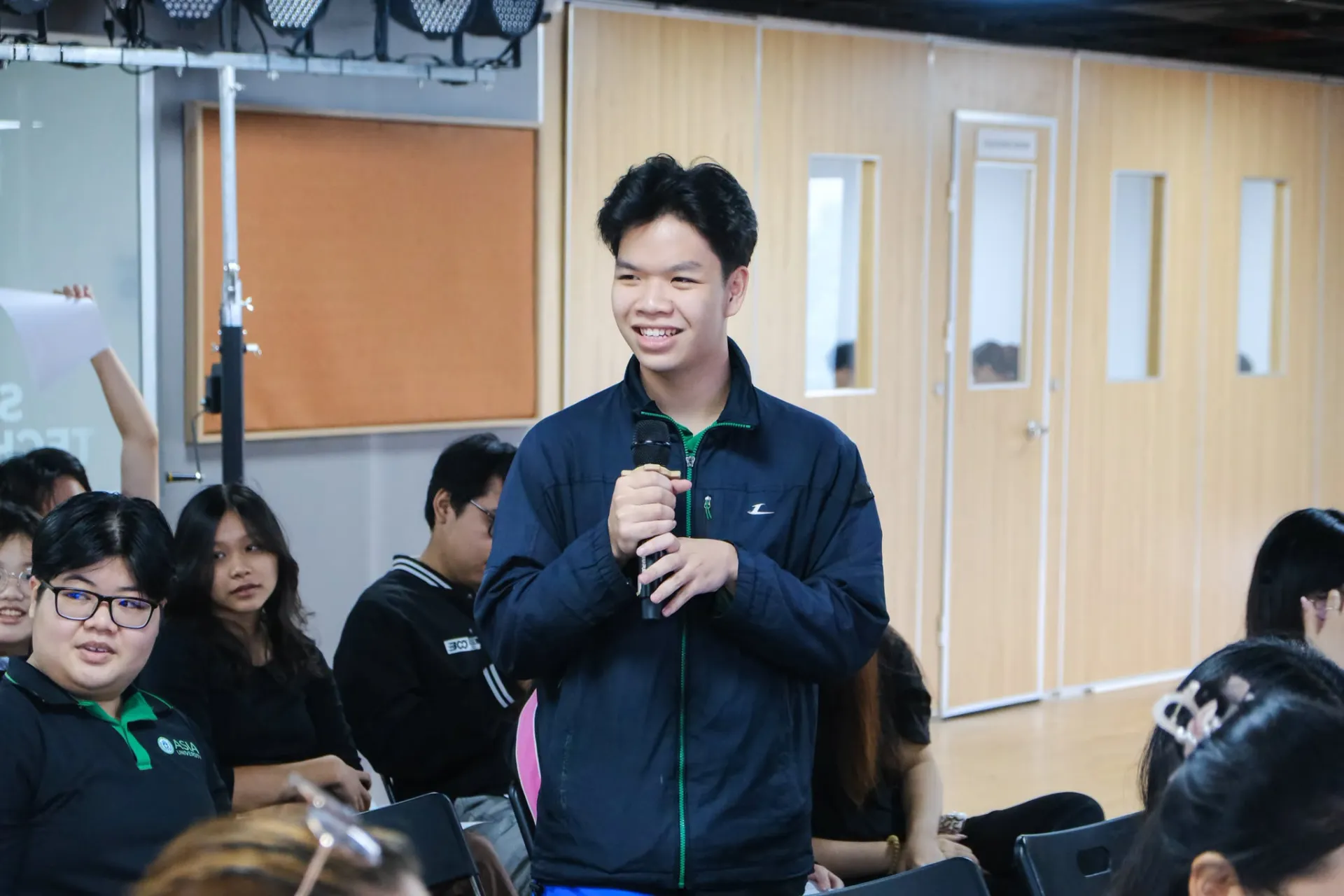 Sinh viên Asia University Program giao lưu cùng chuyên gia tuyển dụng, trao đổi về kỹ năng ứng tuyển, vai trò của ngoại ngữ và cách chuẩn bị hành trang nghề nghiệp trong môi trường quốc tế