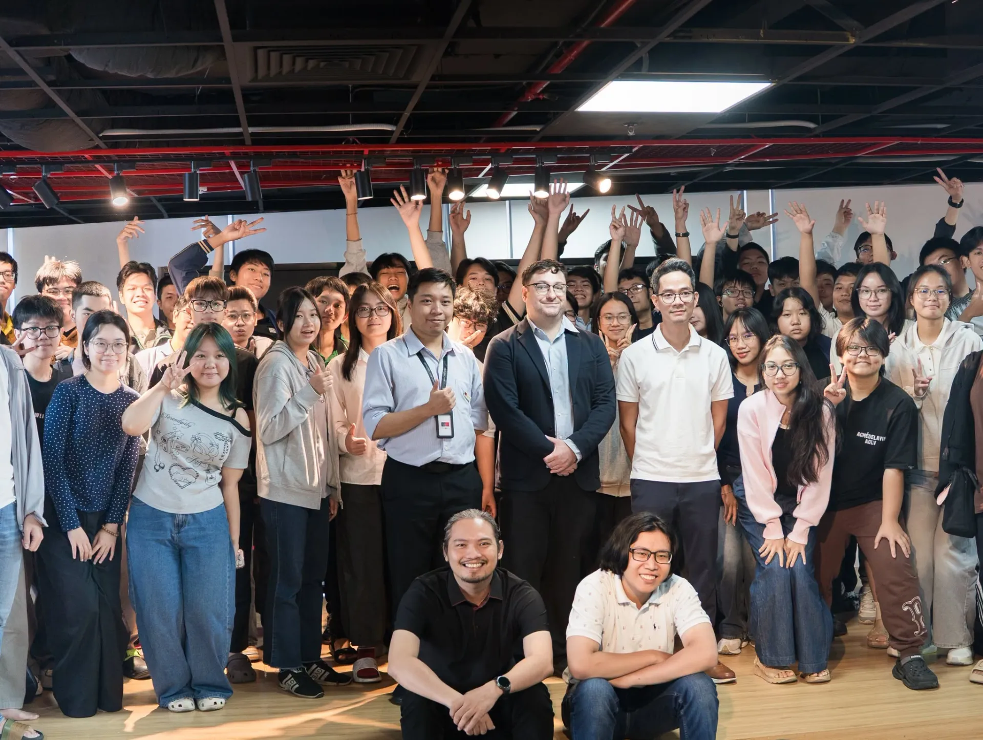 Sinh viên Asia University Program khám phá bảo mật AI tại workshop “Hack the Agent”