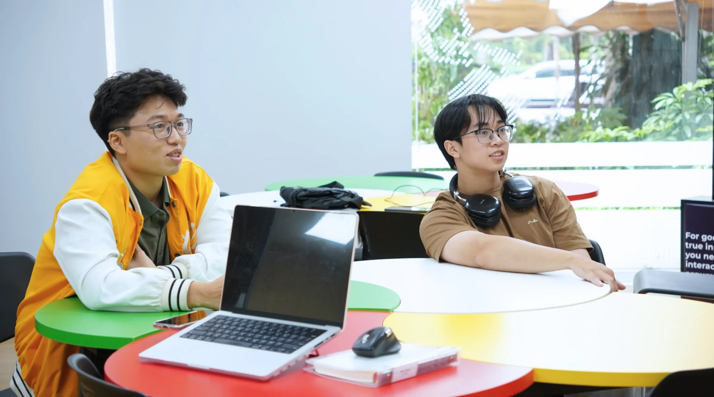 Sinh viên tham gia "Chinese Mentoring Class" có thêm thời gian ôn bài, trao đổi và học tập cùng bạn bè