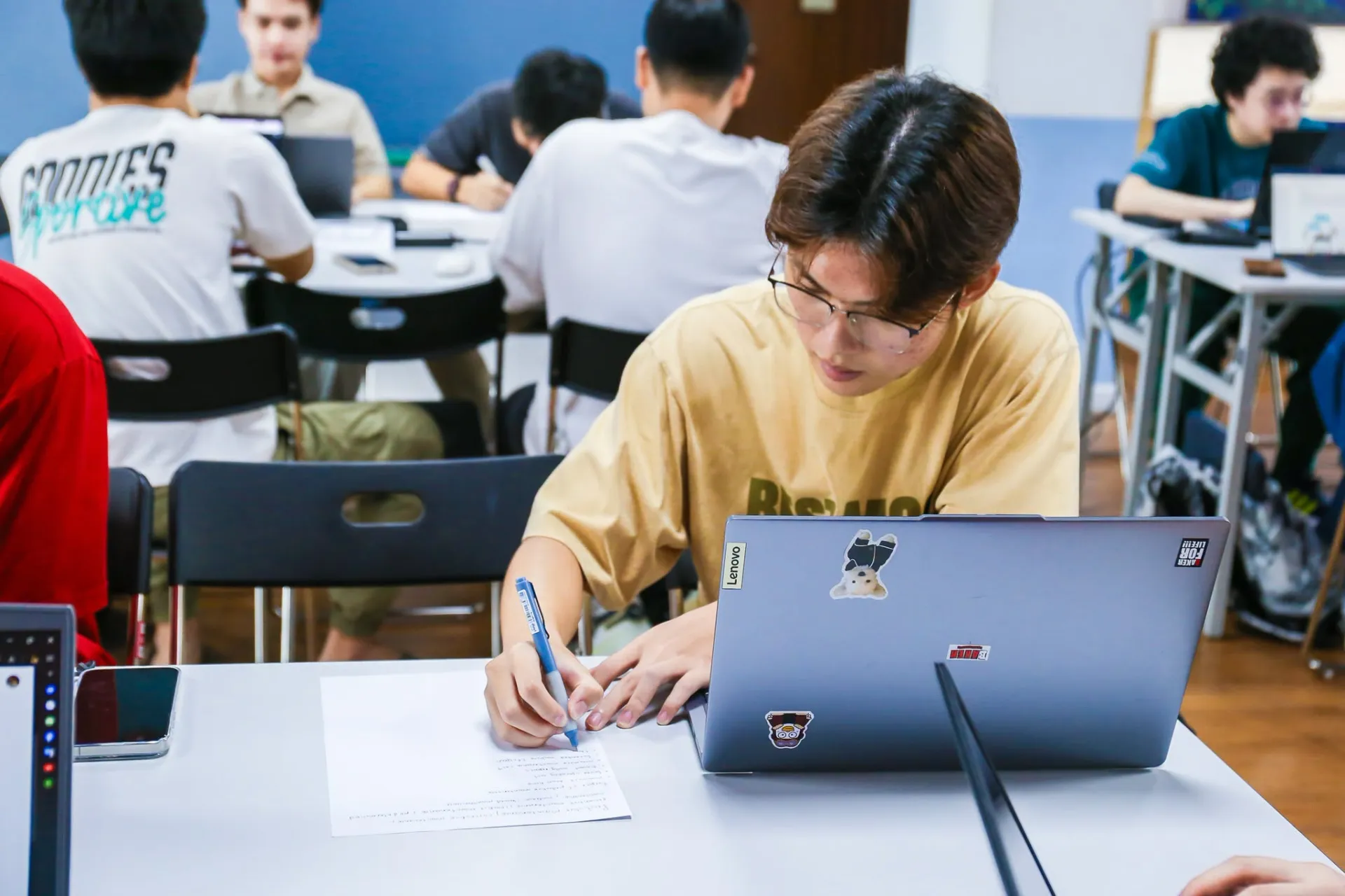 Sinh viên trực tiếp phân tích dữ liệu và thực hành trên môi trường GPU trong workshop