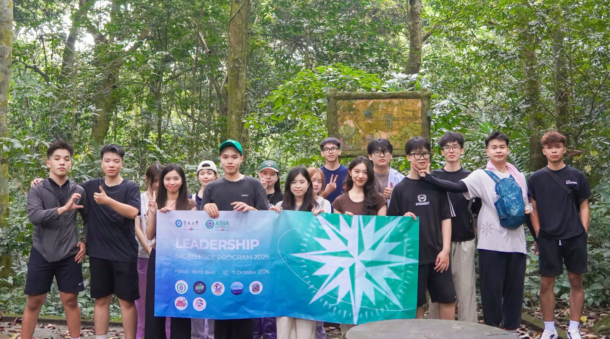 Từ cung đường giữa rừng Cúc Phương đến những bài toán quản lý thành viên, gây quỹ và tổ chức sự kiện, hành trình “Leadership Excellence Programme 2026-2027” đặt đội ngũ lãnh đạo CLB vào nhiều trải nghiệm khác nhau. Điểm gặp nhau của những hoạt động ấy là tinh thần sẵn sàng đồng hành, chủ động tìm giải pháp và cùng chịu trách nhiệm với mục tiêu chung.